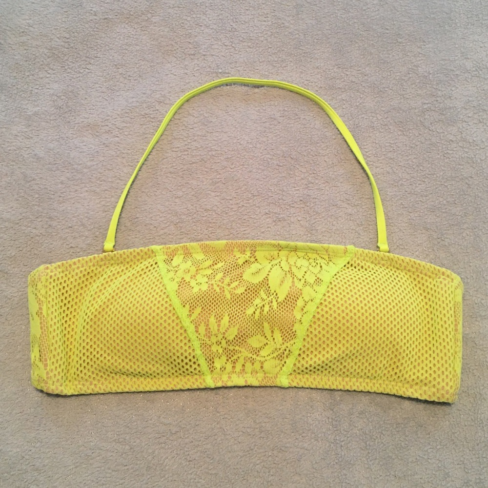 BCBGeneration Sz Medium Bikini swim top . Removable strap .